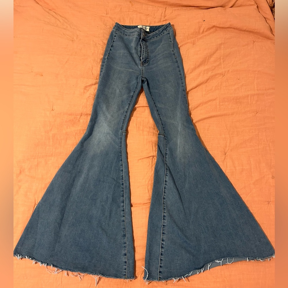 We The Free, Flare Jeans, Medium Wash.